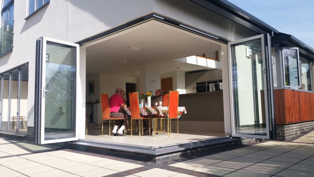 Cornerless-bifold-doors-aluminium